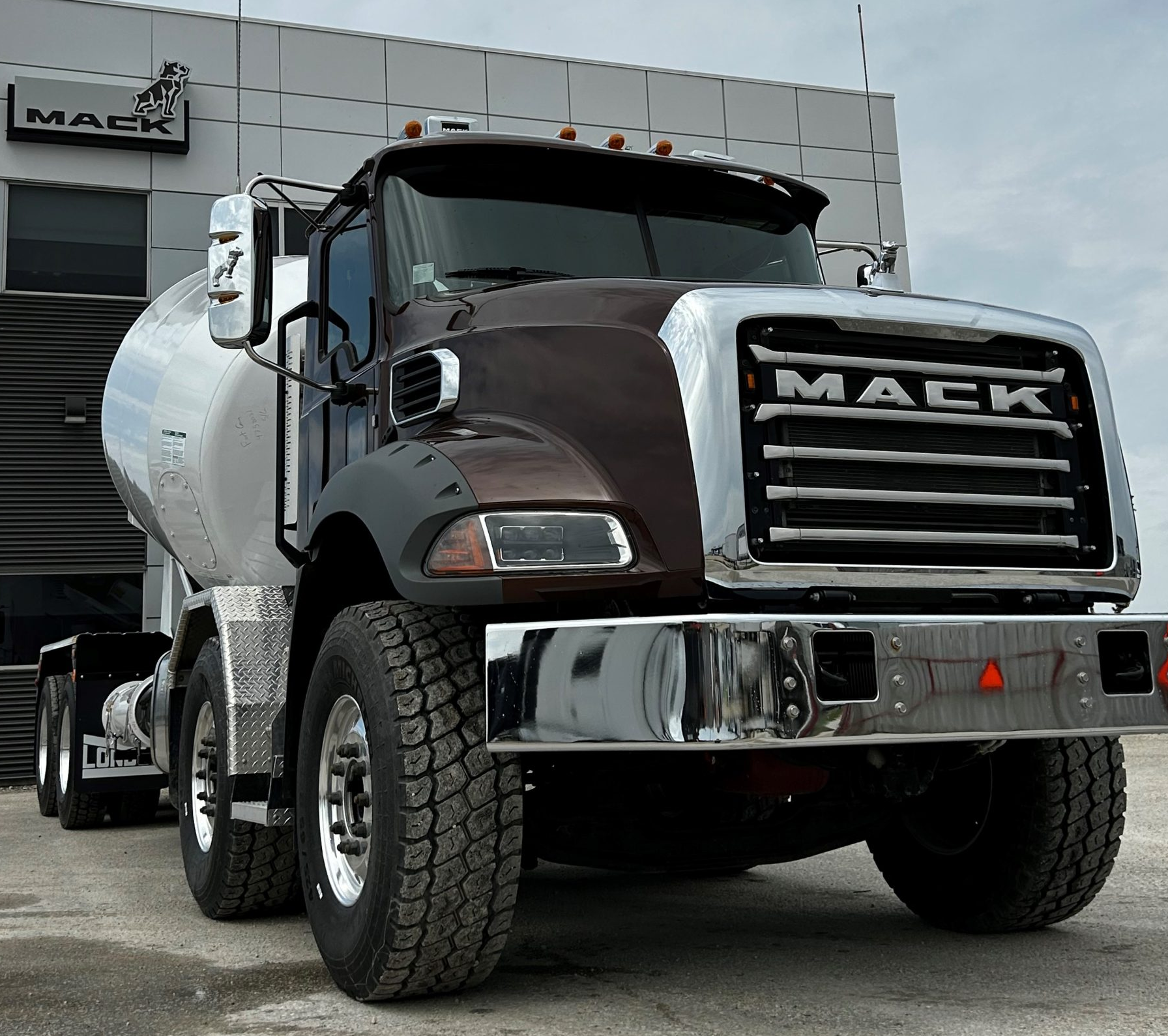 Mack Truck Image