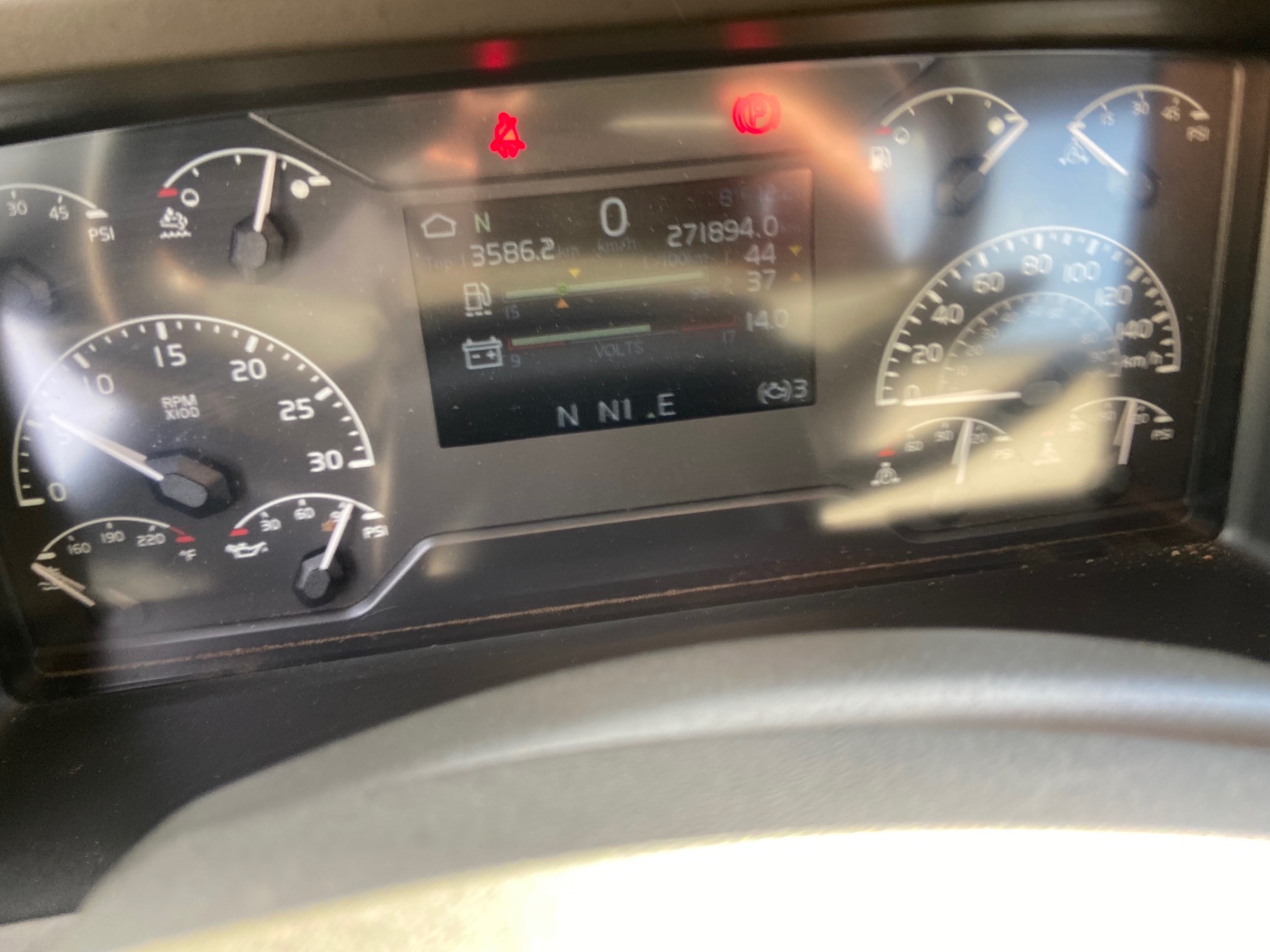 2022 VOLVO VNR64T300 2022 VOLVO VNR64T300 - image 5 of 5