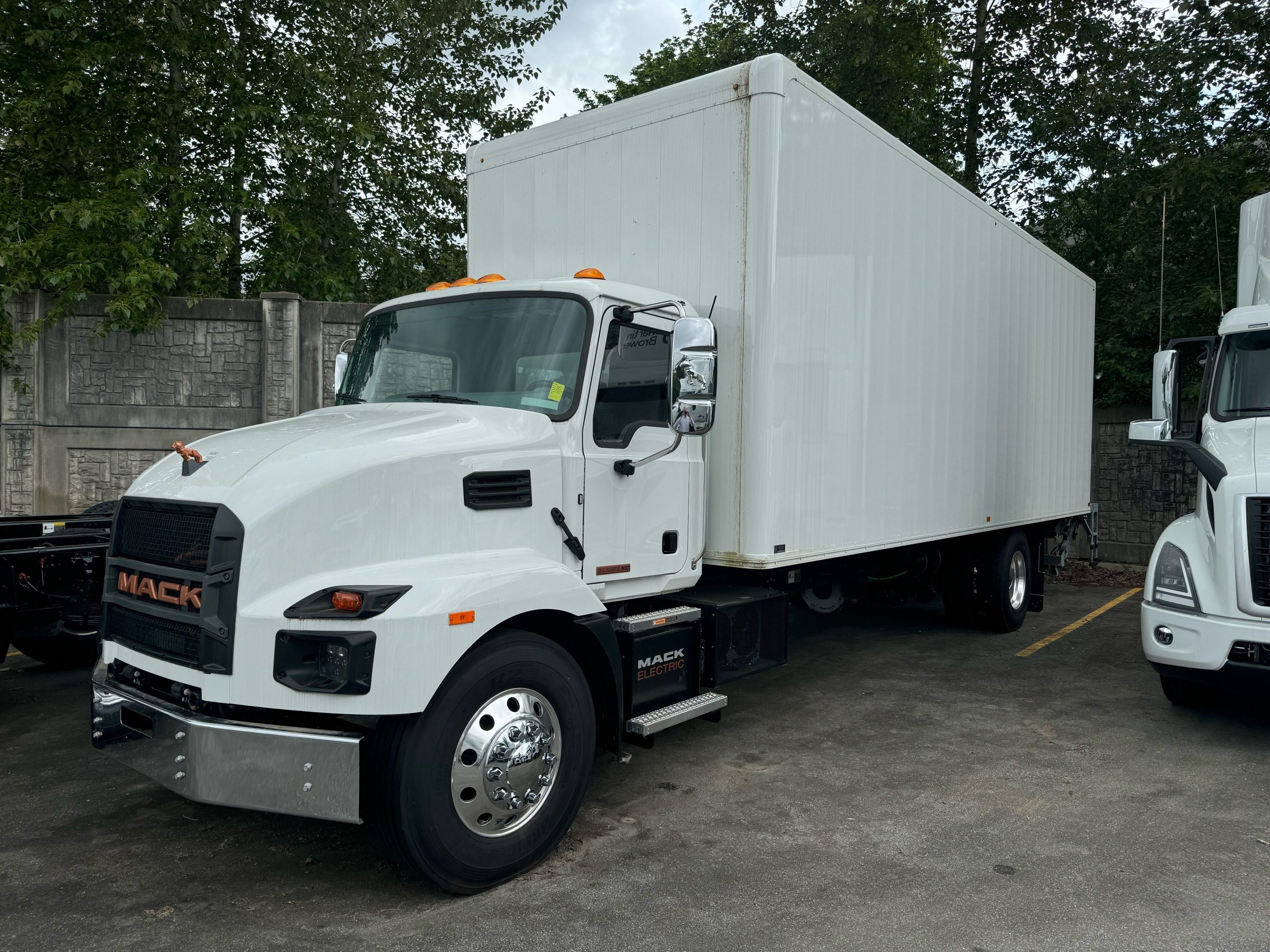 2025 MACK MDe 2025 MACK MDe - image 1 of 2