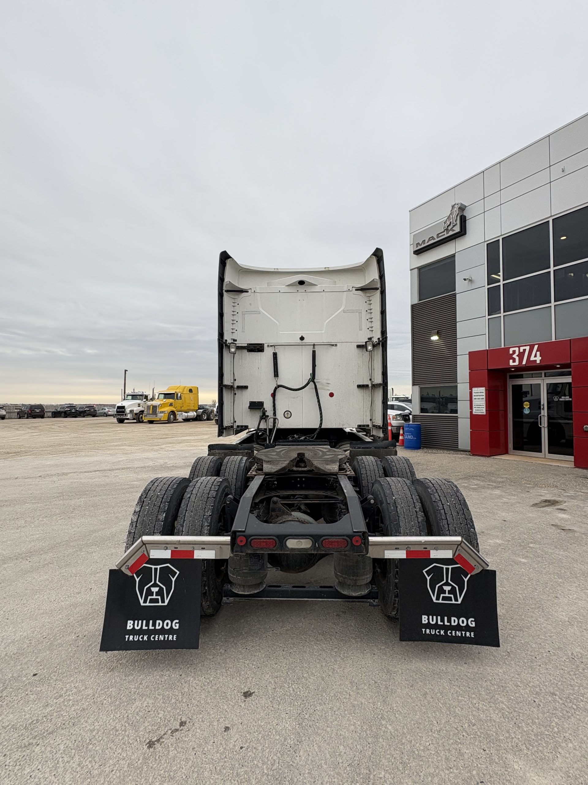 2021 MACK AN64T 2021 MACK AN64T - image 4 of 6