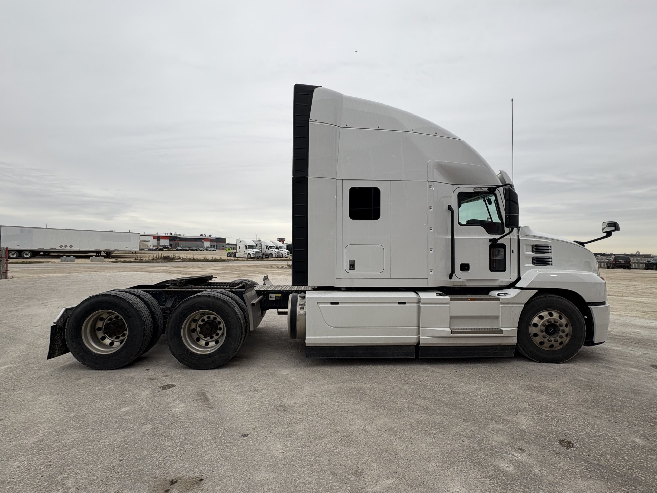 2021 MACK AN64T - image 3 of 6