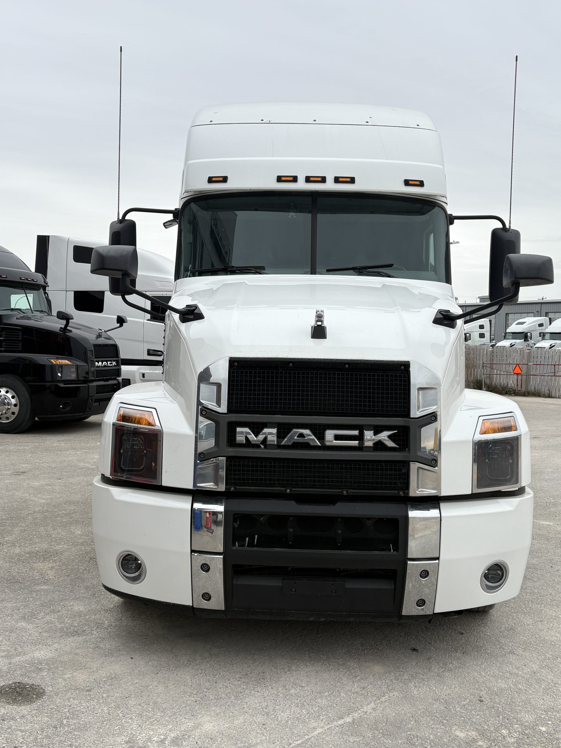 2021 MACK AN64T - image 2 of 6