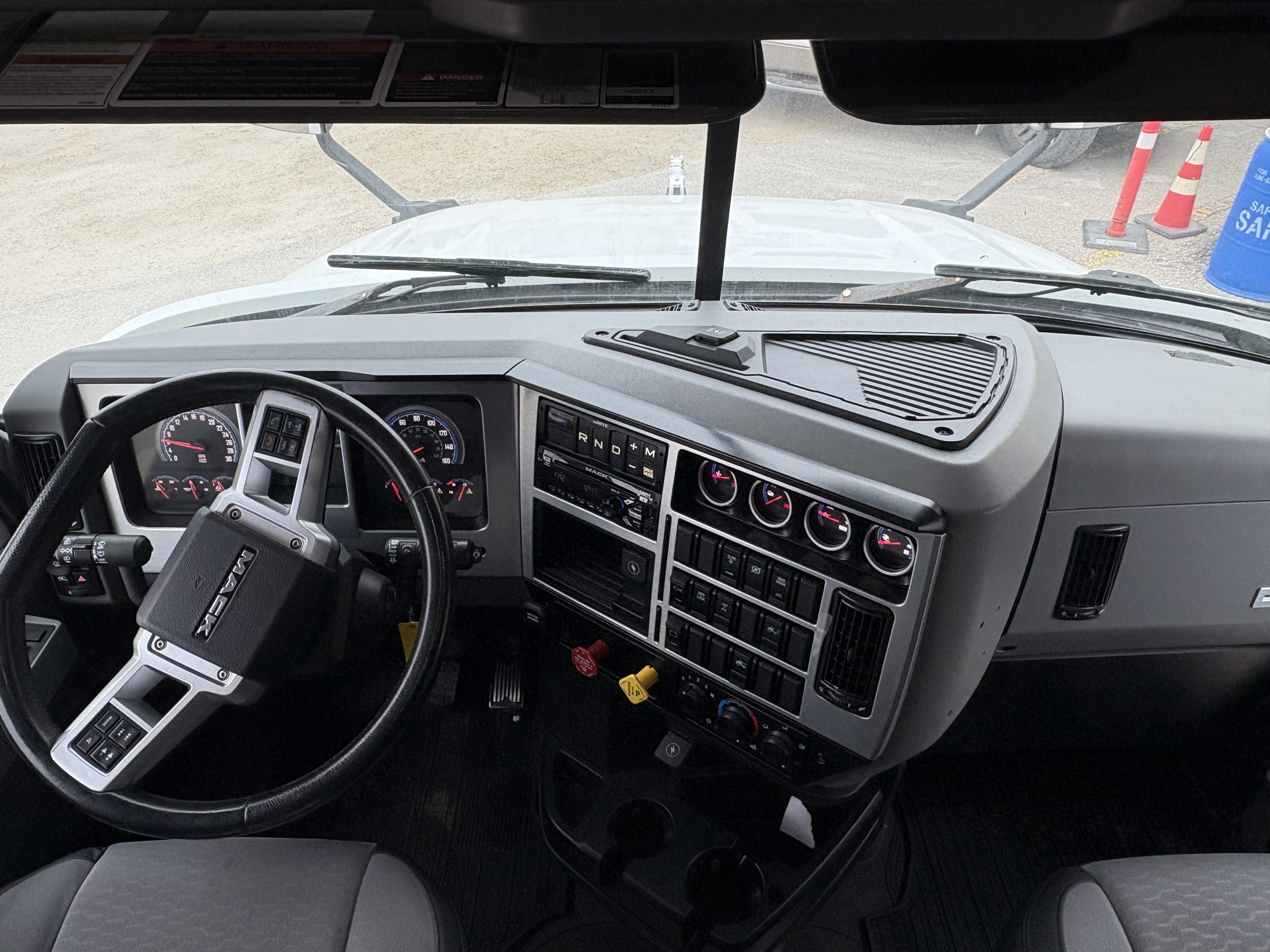 2021 MACK AN64T 2021 MACK AN64T - image 5 of 6