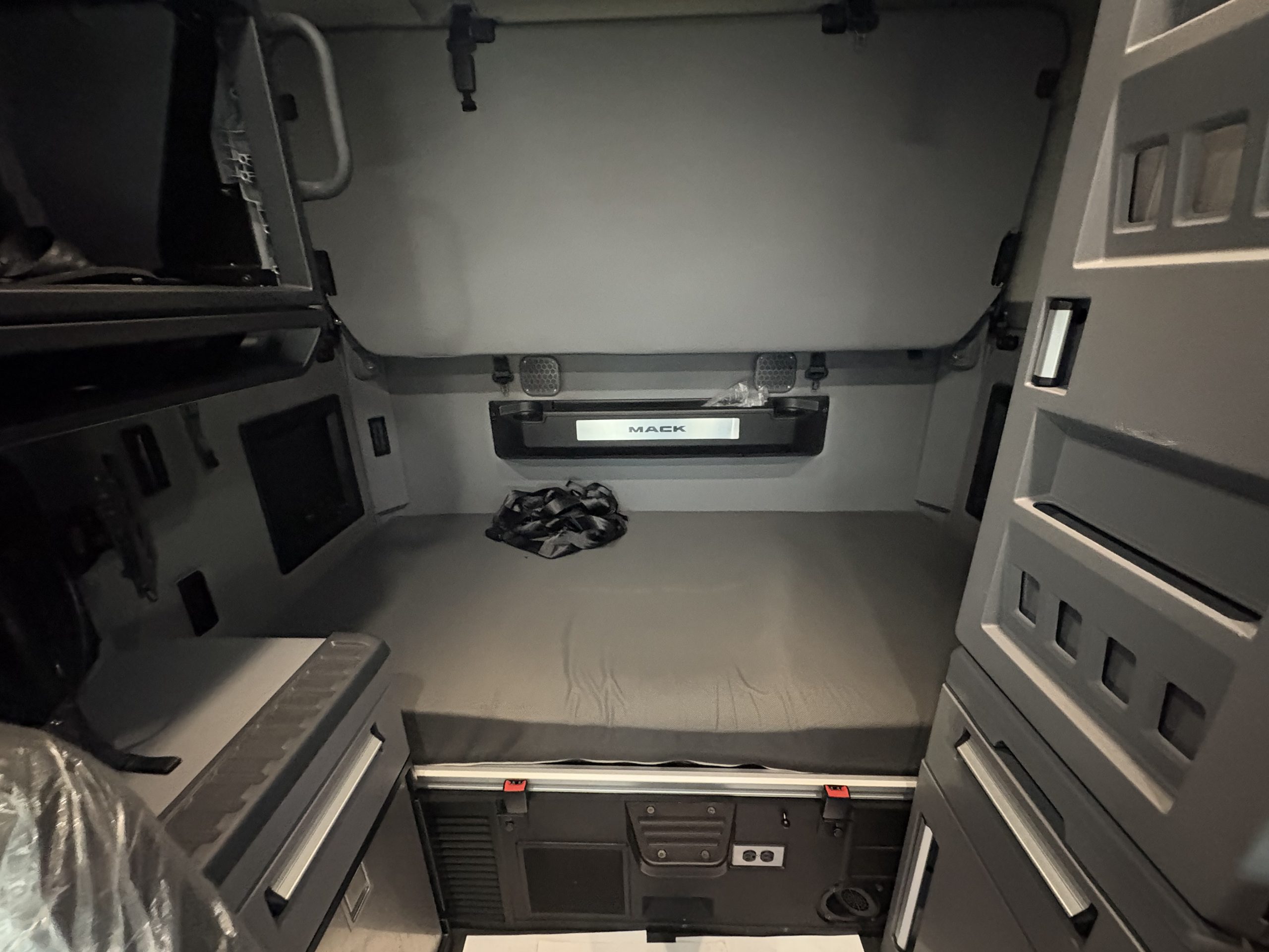 2021 MACK AN64T - image 6 of 6