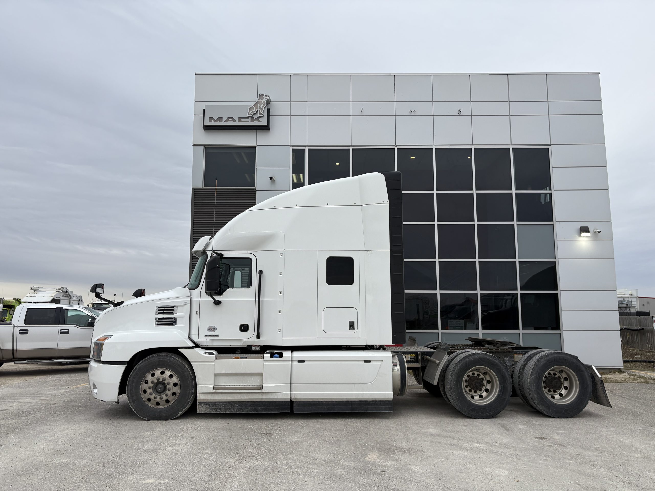 2021 MACK AN64T - image 1 of 6