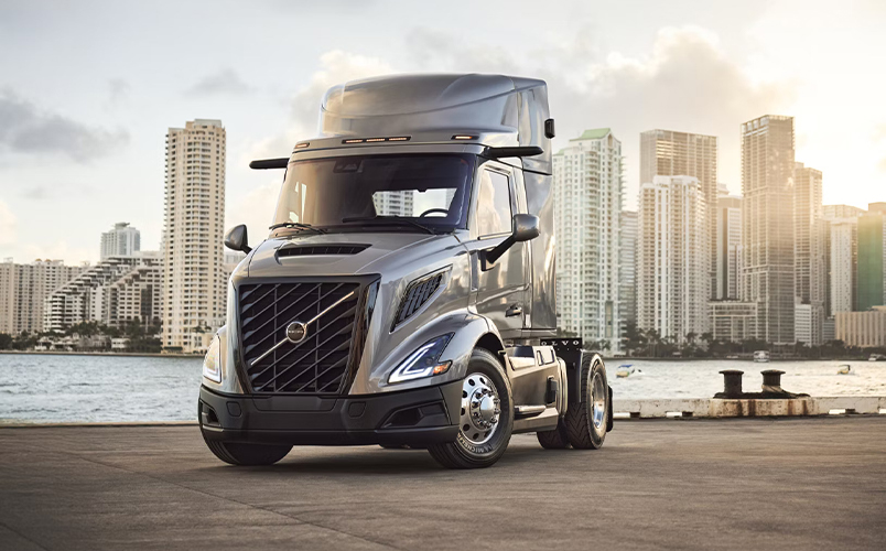 Volvo Trucks VNR 440 Volvo Trucks VNR 440 - image 1 of 4