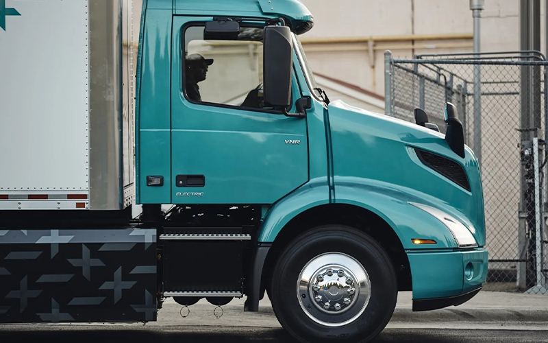 Volvo Trucks 6x4 Tractor Volvo Trucks 6x4 Tractor - image 4 of 4