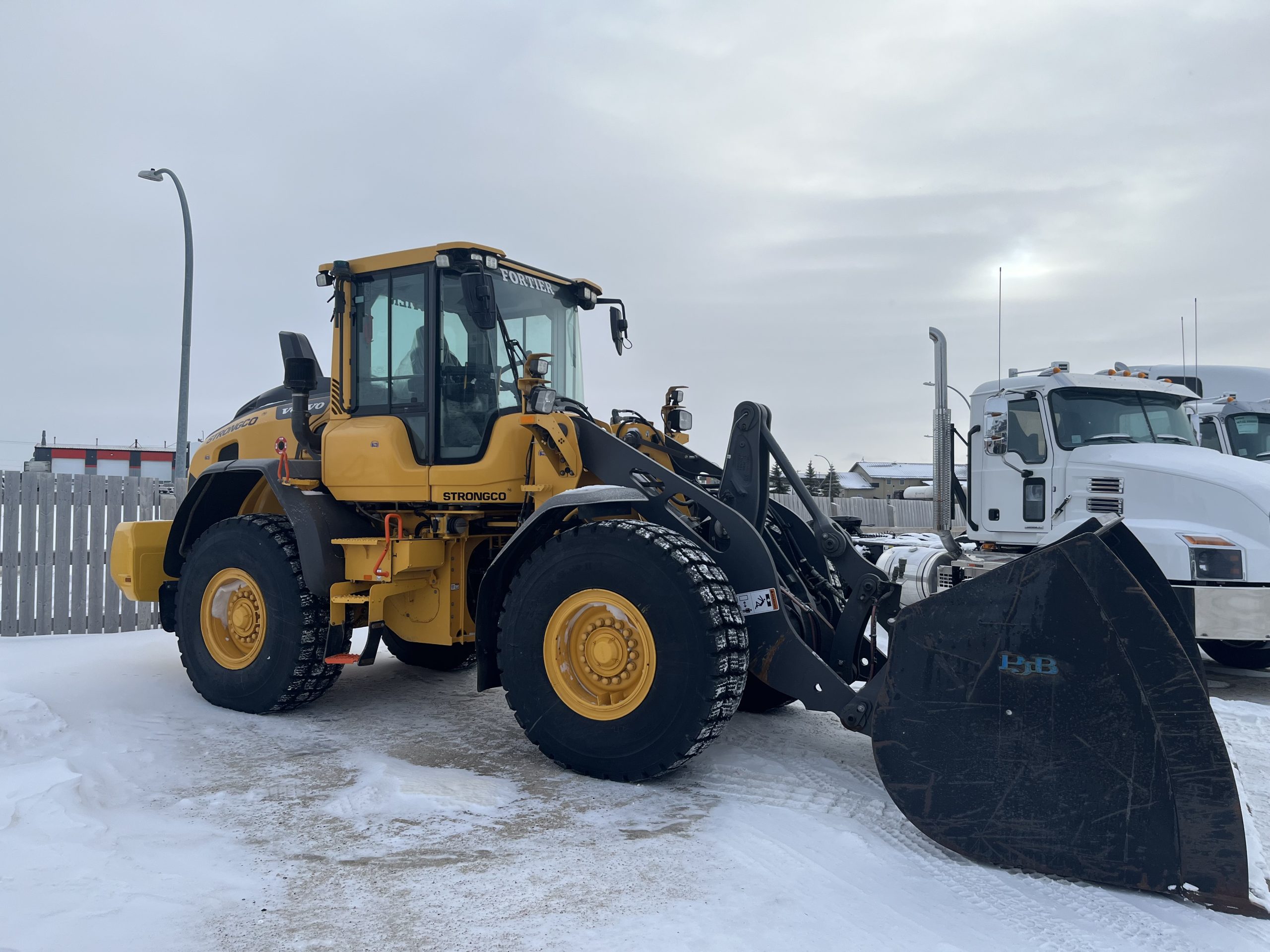 2023 VOLVO L70H - image 4 of 5