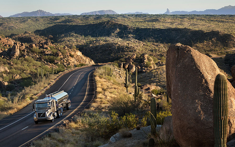 Volvo Trucks VNR 640 Volvo Trucks VNR 640 - image 1 of 6