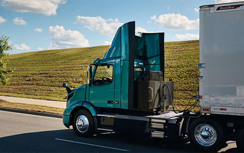 Volvo 6x4 Straight Truck Volvo 6x4 Straight Truck - image 1 of 4