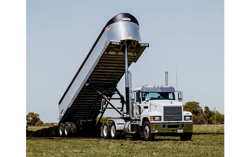 Mack Trucks Pinnacle Mack Trucks Pinnacle - image 2 of 6