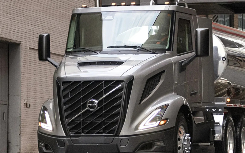 Volvo VNR Truck Volvo VNR Truck - image 2 of 4